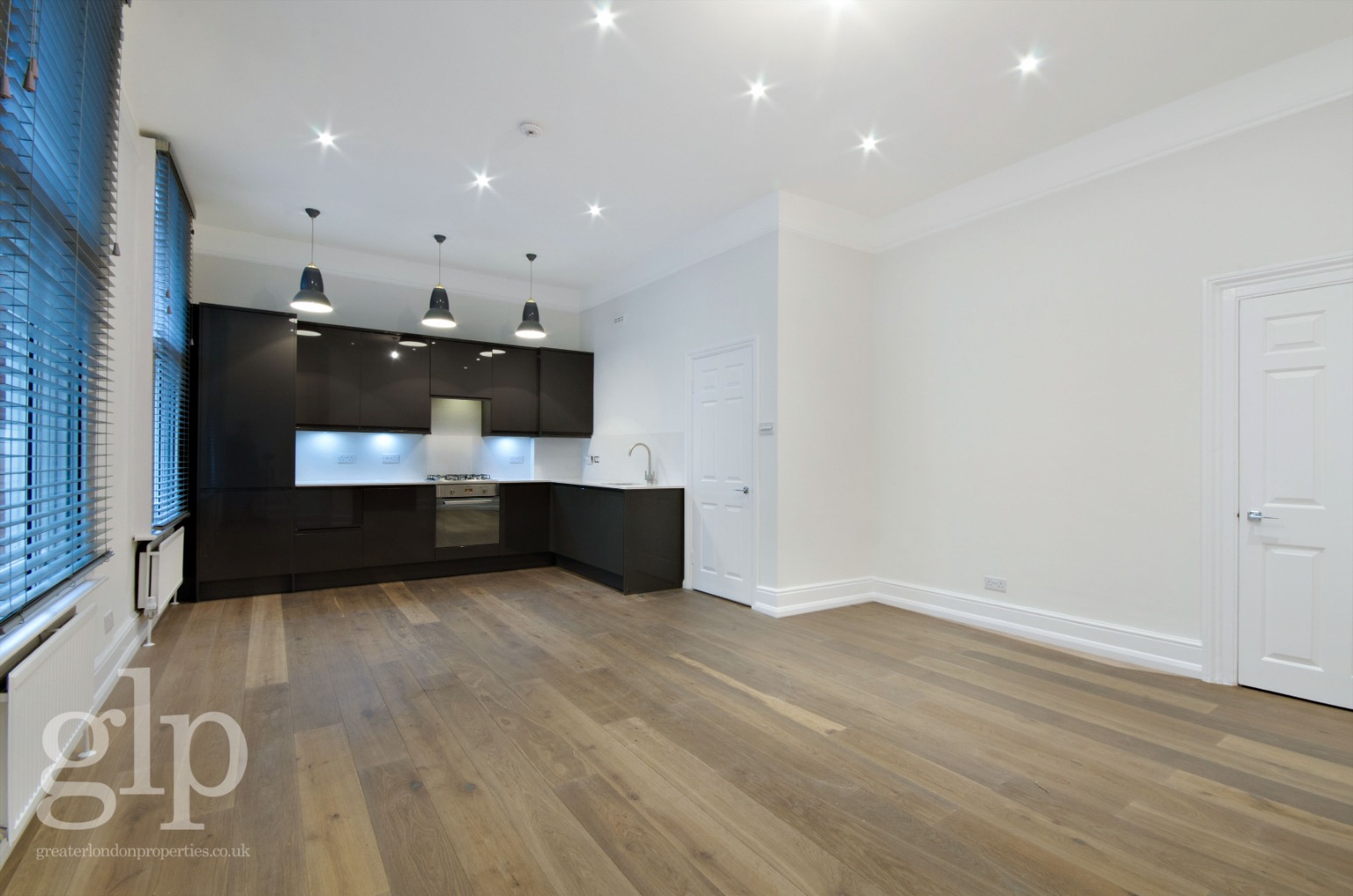 2 Bedroom Flat, Shaftesbury Avenue, Covent Garden WC2H