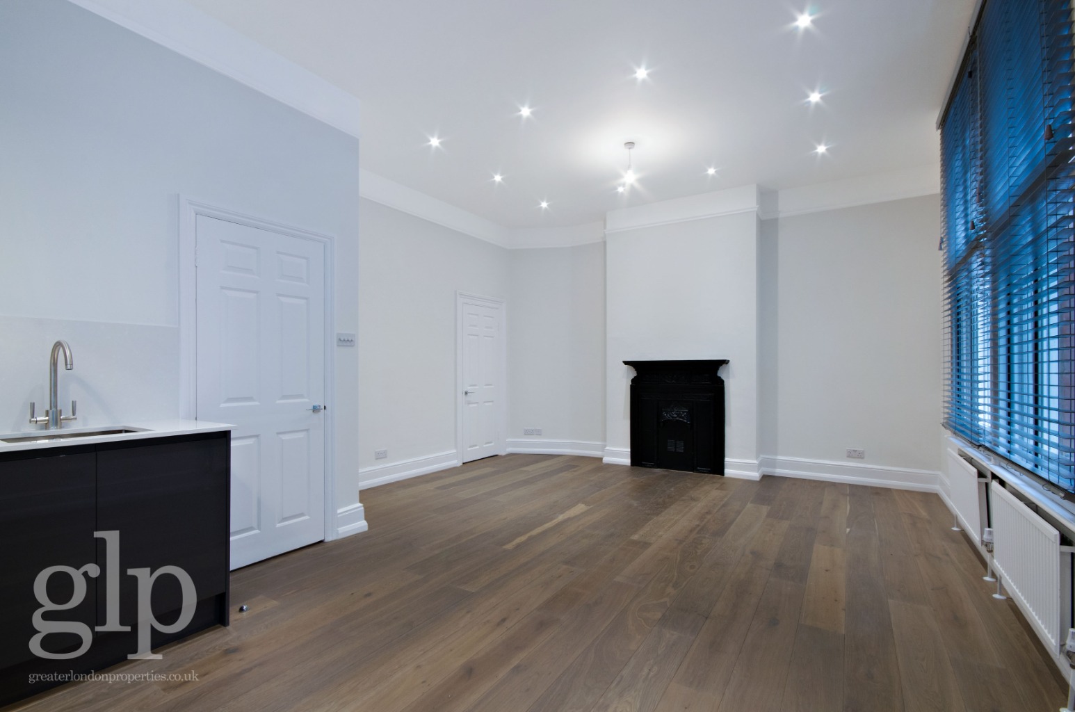 2 Bedroom Flat, Shaftesbury Avenue, Covent Garden WC2H