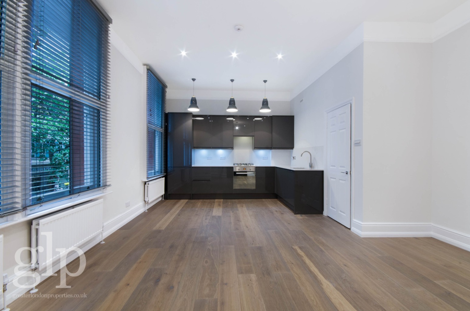 2 Bedroom Flat, Shaftesbury Avenue, Covent Garden WC2H