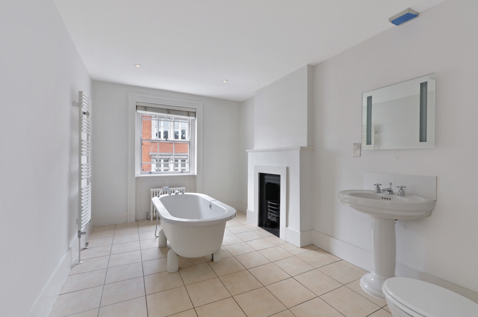 3 Bedroom Town House, Wellington Street, Covent Garden, WC2E