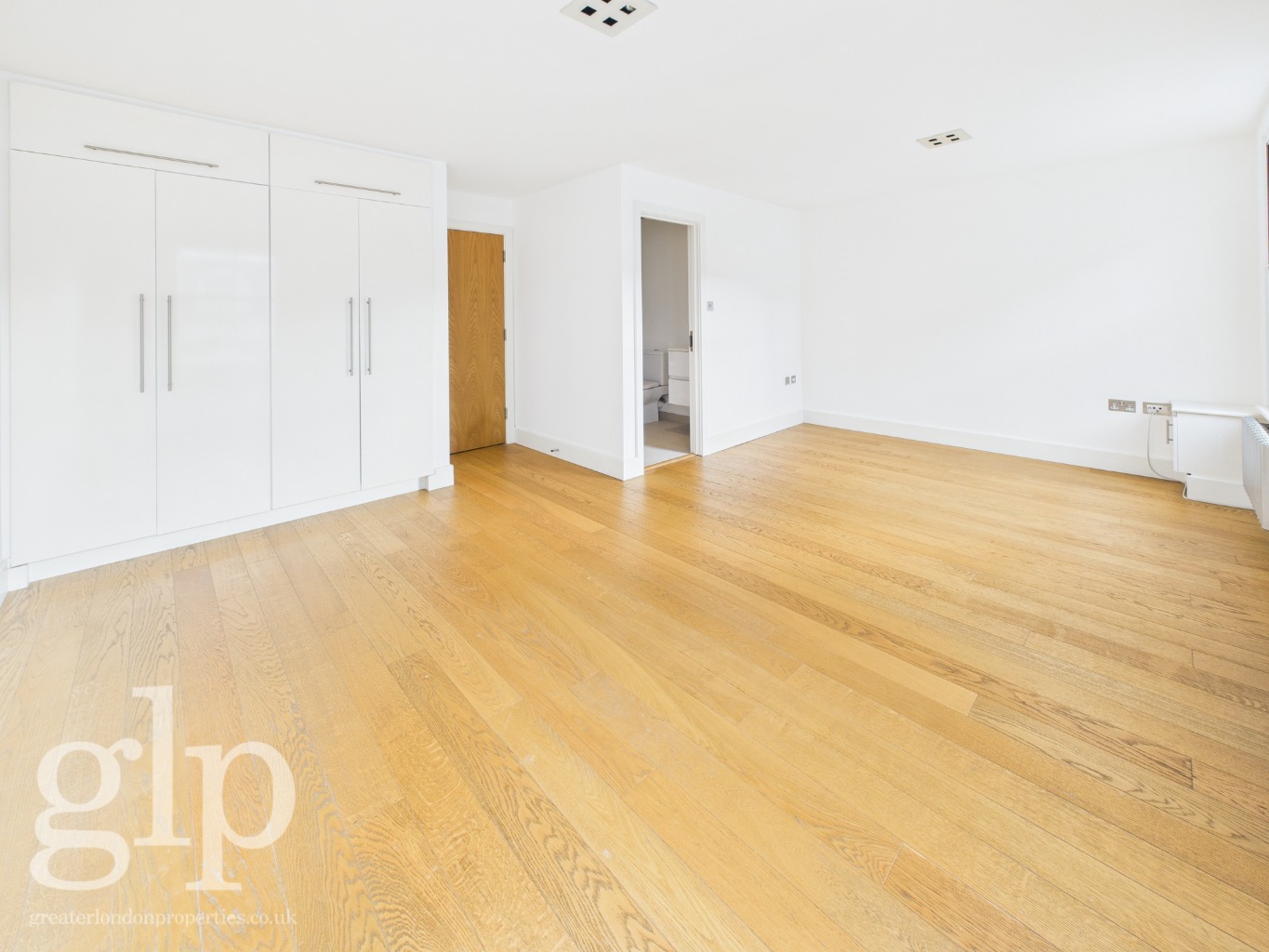 2 Bedroom Apartment, Wellington Street, Covent Garden, WC2E