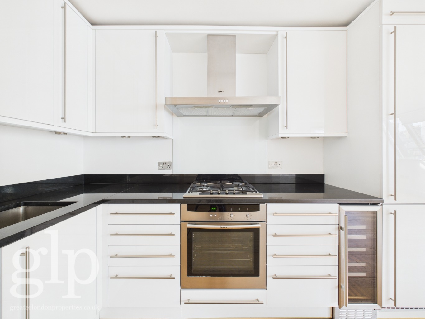 2 Bedroom Apartment, Wellington Street, Covent Garden, WC2E