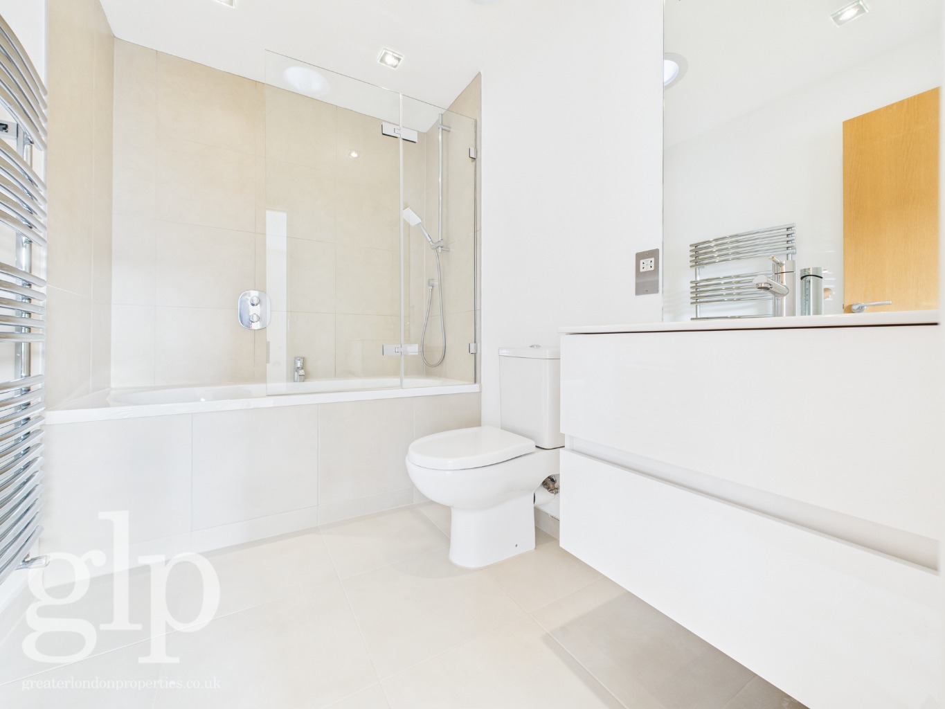 2 Bedroom Apartment, Wellington Street, Covent Garden, WC2E