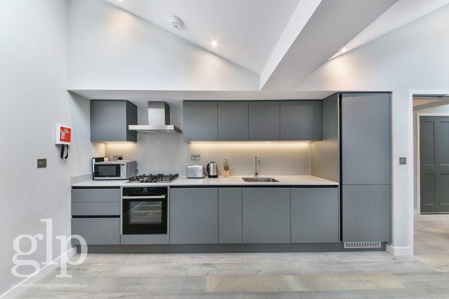 2 Bedroom Apartment, Goodge Street, Fitzrovia, W1T