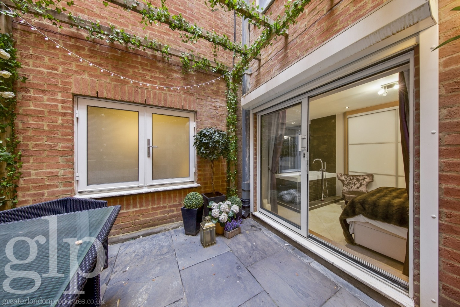 2 Bedroom Apartment, Upper John Street, Soho, W1F