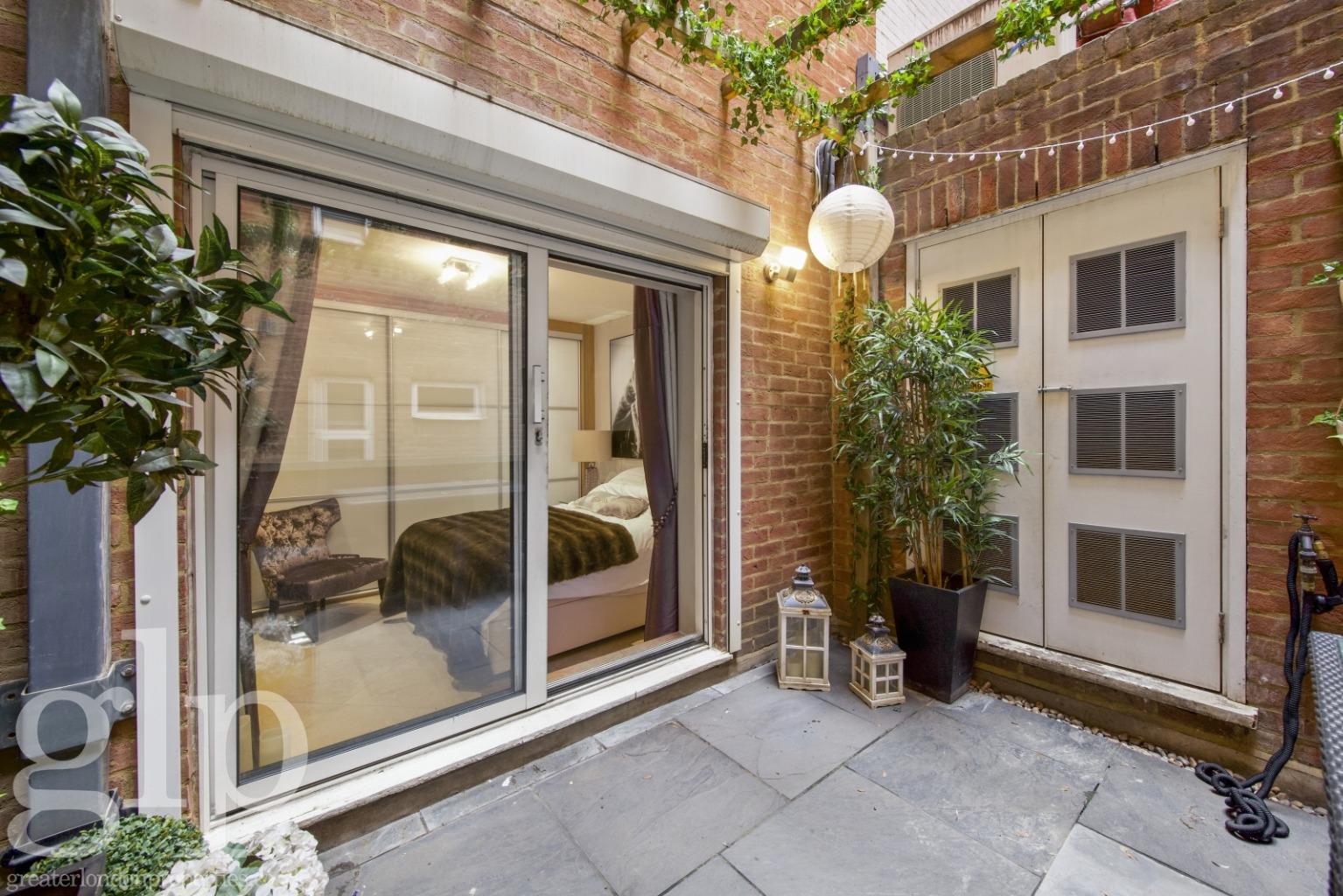 2 Bedroom Apartment, Upper John Street, Soho, W1F