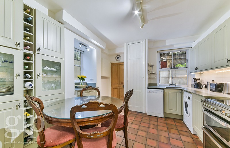 2 Bedroom Apartment, Robsart Mansions, Kenton Street, London, Greater London, WC1N 1NJ