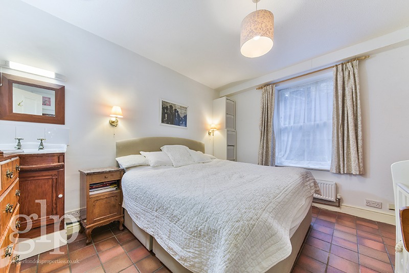2 Bedroom Apartment, Robsart Mansions, Kenton Street, London, Greater London, WC1N 1NJ
