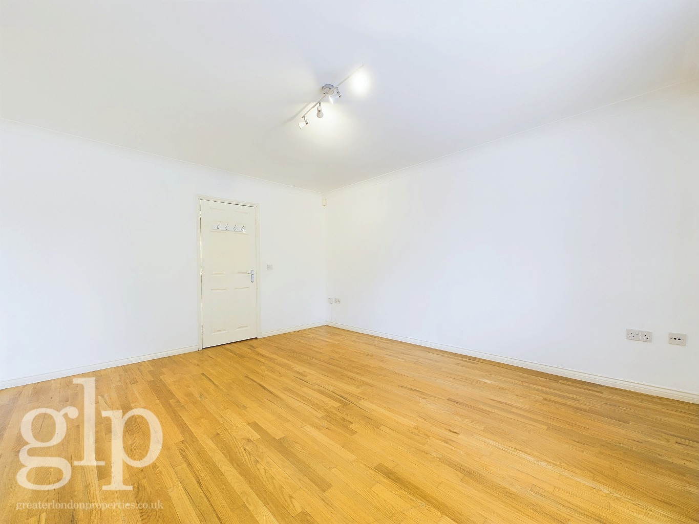 4 Bedroom Flat, London, Greater London, SW19