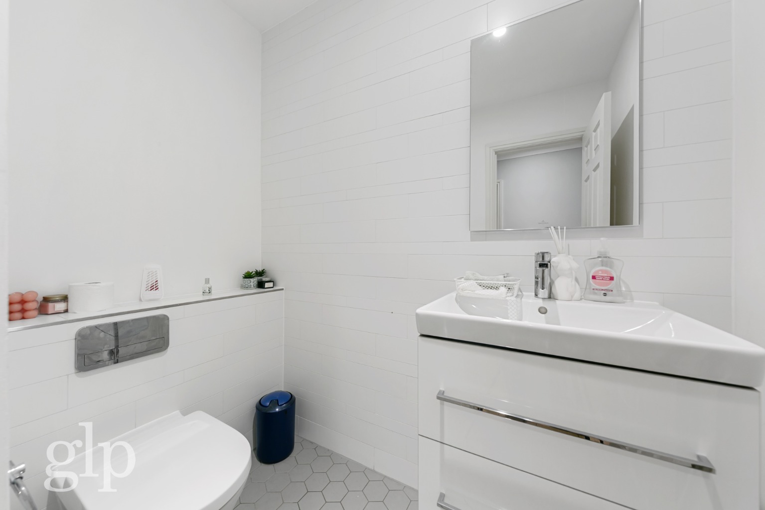 2 Bedroom Apartment, Picton Place, London, Mayfair, W1U