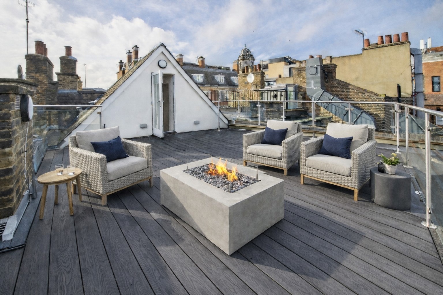 2 Bedroom Apartment, Wellington Street, Covent Garden, WC2E