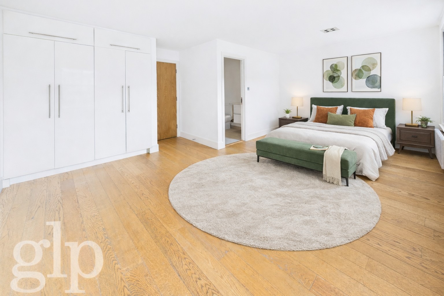 2 Bedroom Apartment, Wellington Street, Covent Garden, WC2E