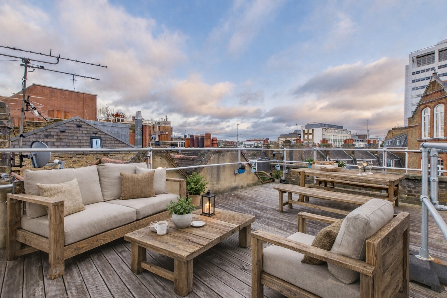 2 Bedroom Penthouse, Earlham Street, Covent Garden,  WC2H