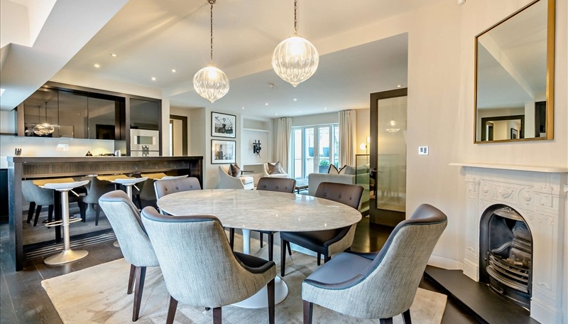 2 Bedroom Apartment, Duke Street, Mayfair, W1K 5