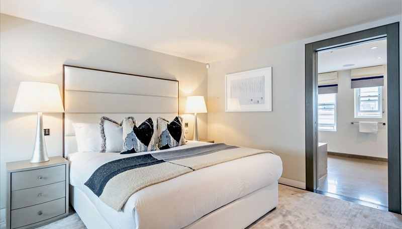 2 Bedroom Apartment, Duke Street, Mayfair, W1K 5