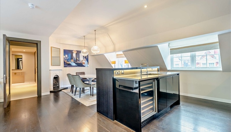 2 Bedroom Apartment, Duke Street, Mayfair, W1K 5