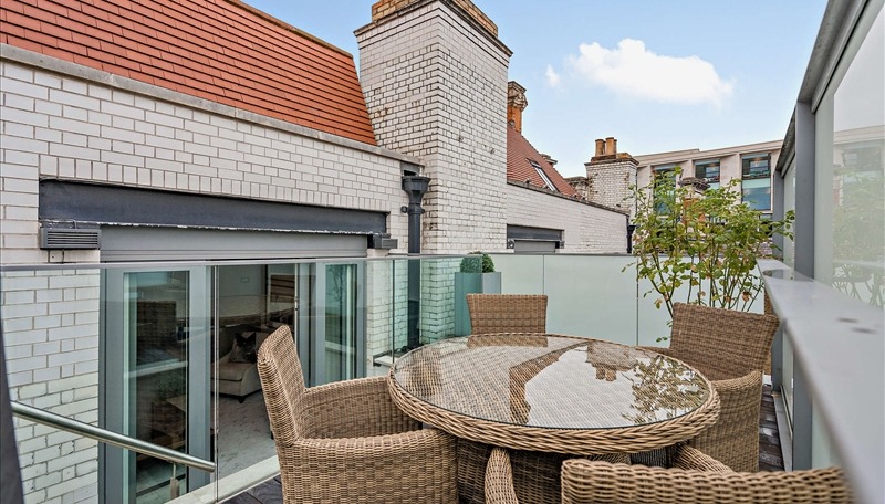 2 Bedroom Apartment, Duke Street, Mayfair, W1K 5