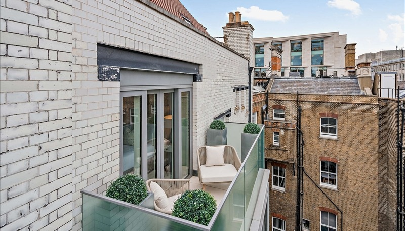 2 Bedroom Apartment, Duke Street, Mayfair, W1K 5