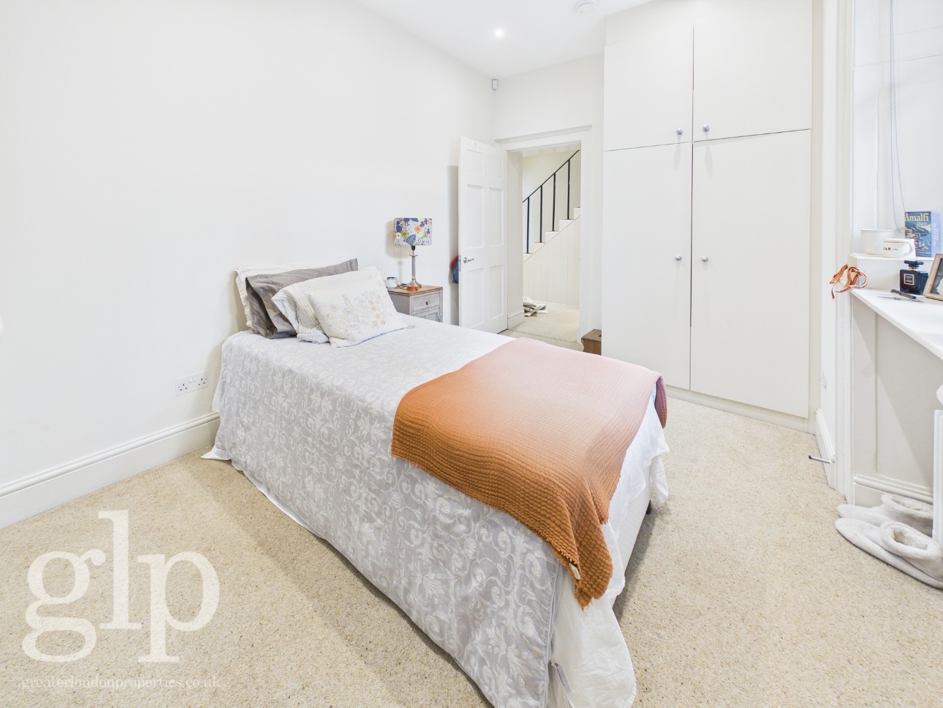 3 Bedroom Flat, Bloomsbury Square, Bloomsbury, WC1A