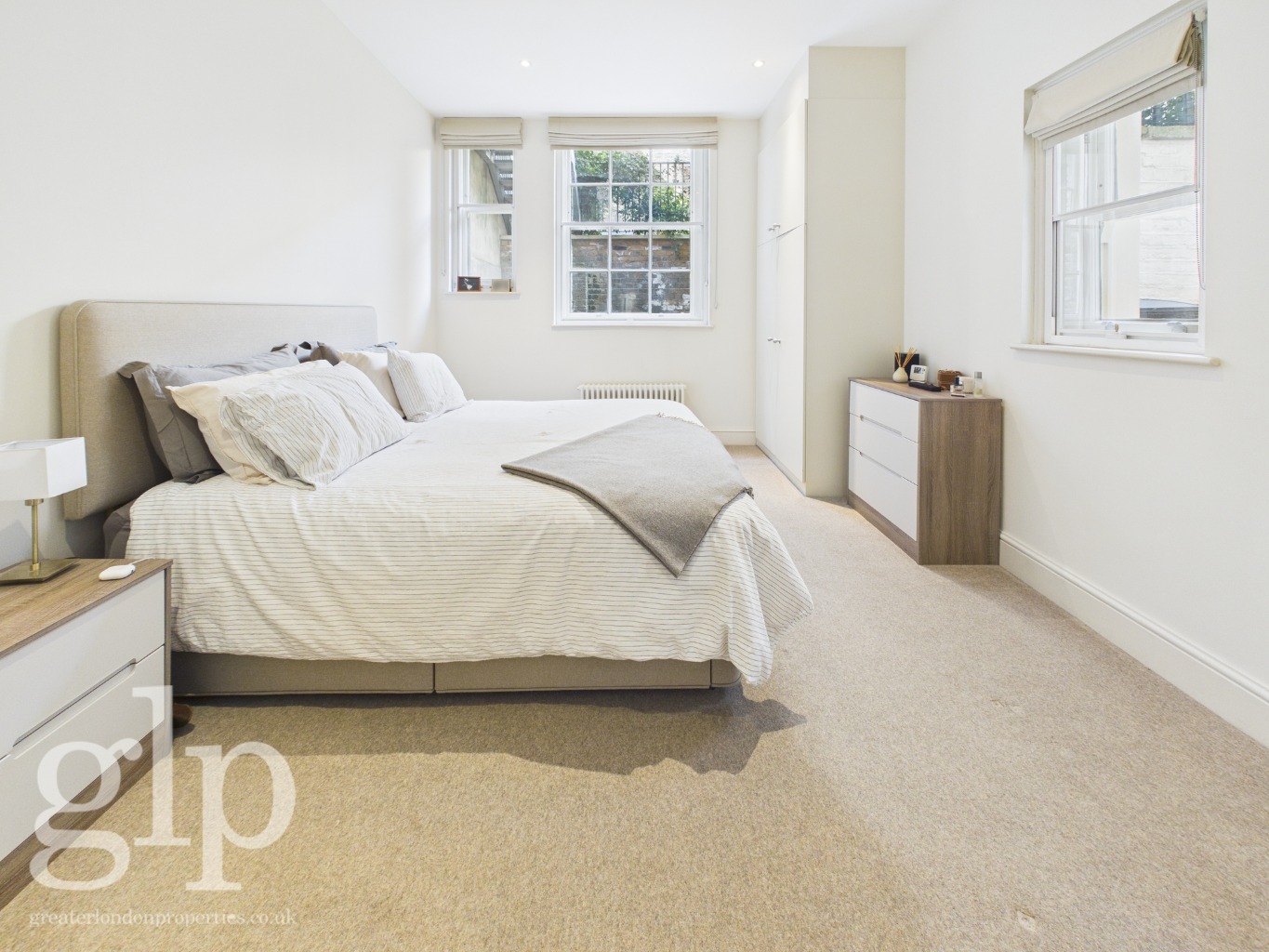 3 Bedroom Flat, Bloomsbury Square, Bloomsbury, WC1A