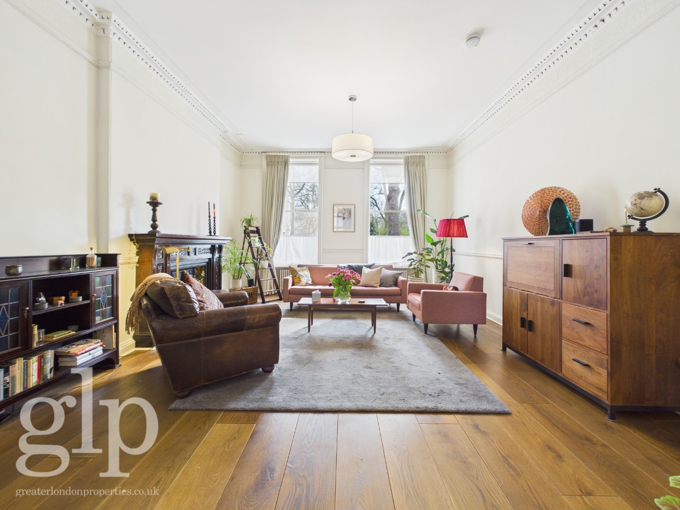 3 Bedroom Flat, Bloomsbury Square, Bloomsbury, WC1A