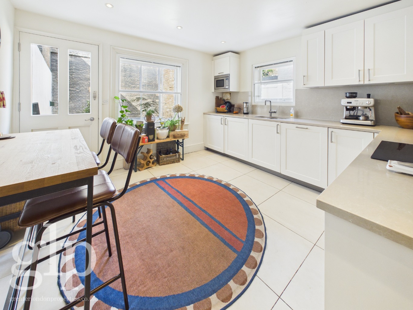3 Bedroom Flat, Bloomsbury Square, Bloomsbury, WC1A