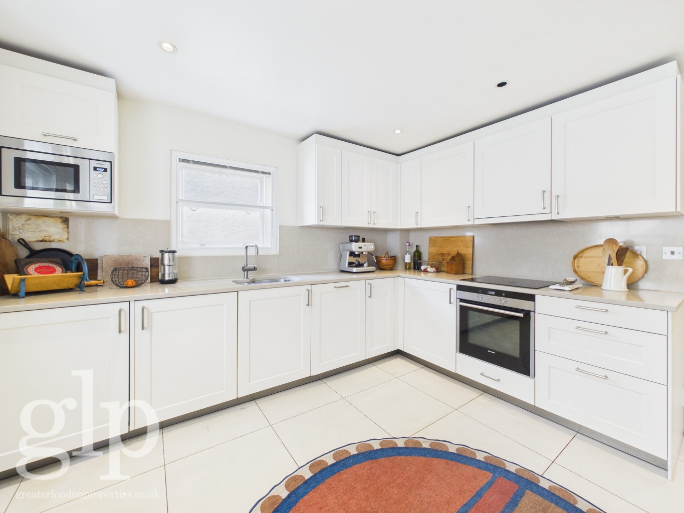 3 Bedroom Flat, Bloomsbury Square, Bloomsbury, WC1A