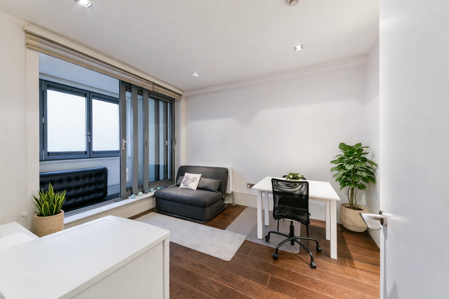 1 Bedroom Apartment, Slingsby Place, Covent Garden, WC2E