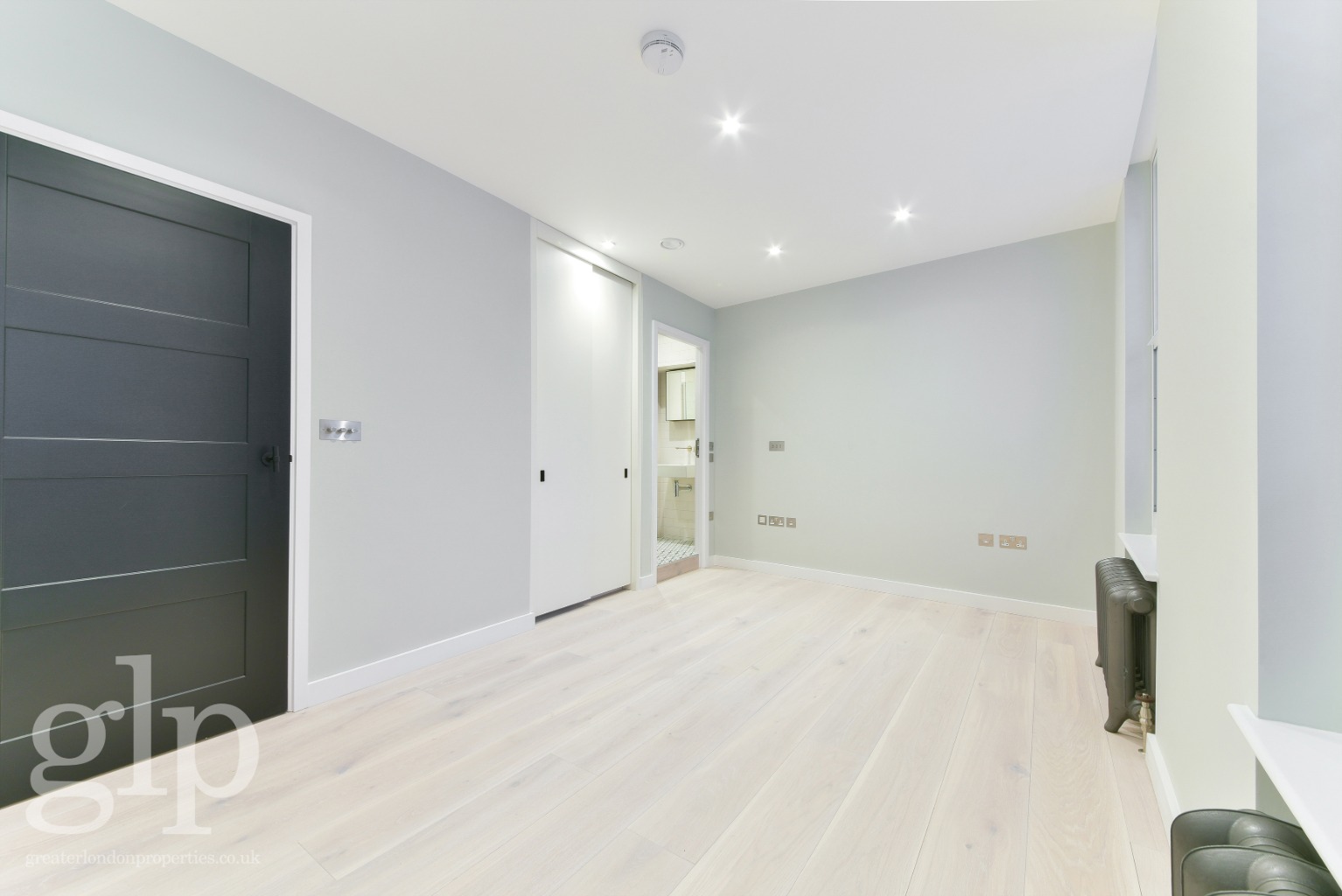 2 Bedroom Flat, Catherine Street, Covent Garden,  WC2B