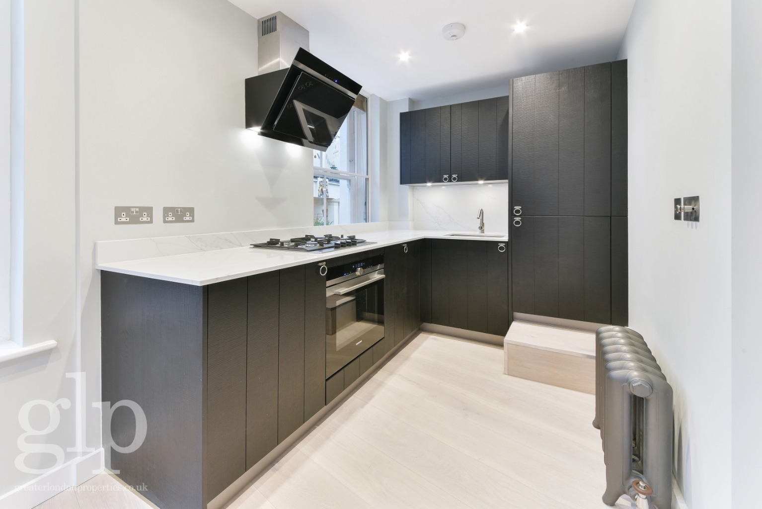 2 Bedroom Flat, Catherine Street, Covent Garden, WC2B