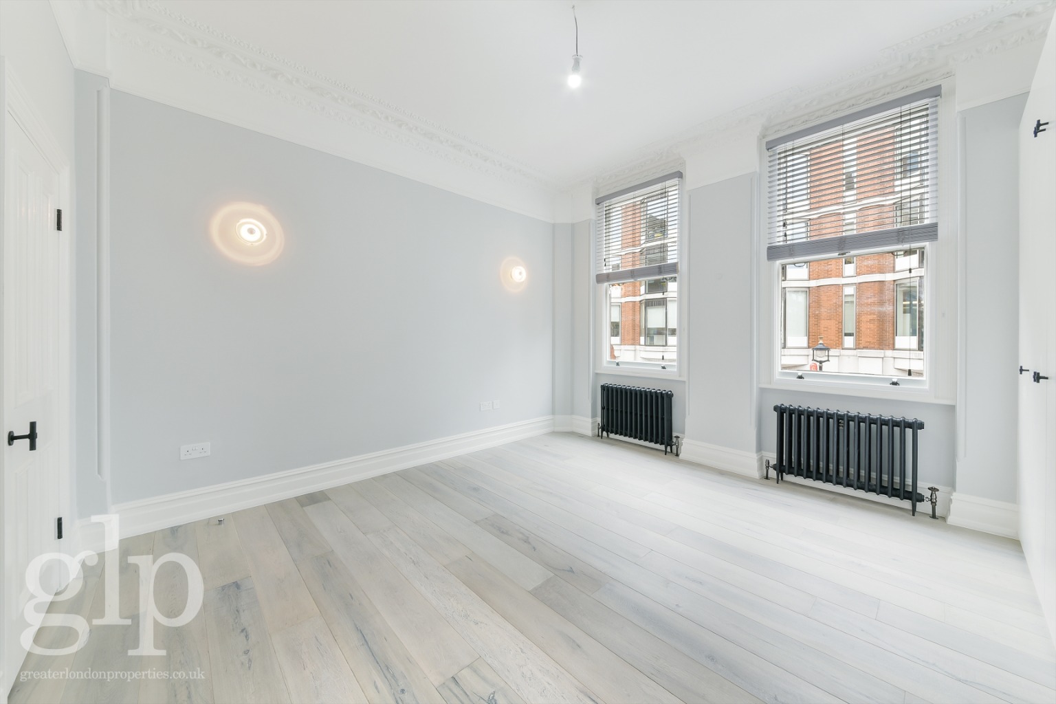 3 Bedroom Apartment, Shaftesbury Avenue, Soho, W1D