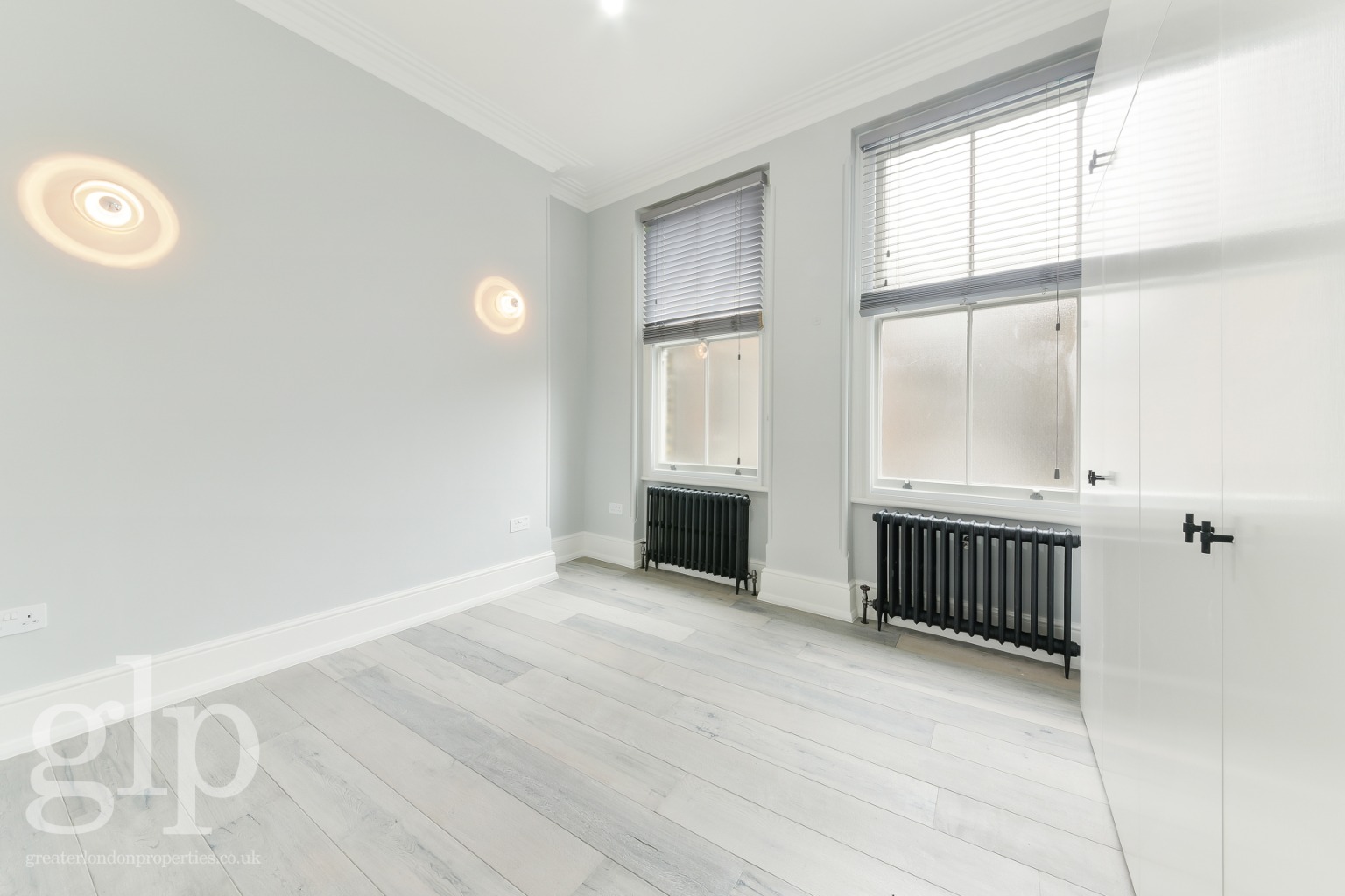 3 Bedroom Apartment, Shaftesbury Avenue, Soho, W1D