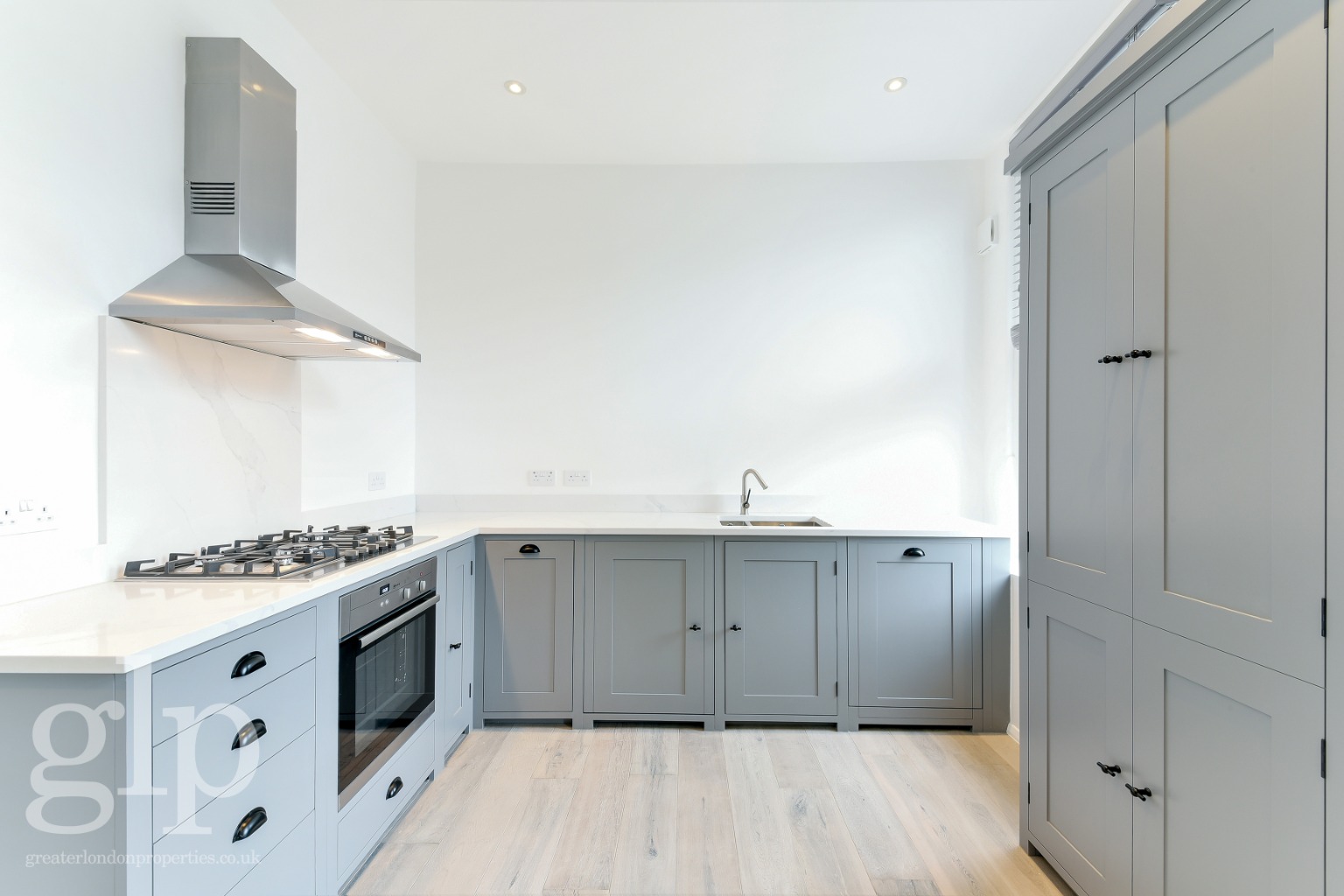3 Bedroom Apartment, Shaftesbury Avenue, Soho, W1D