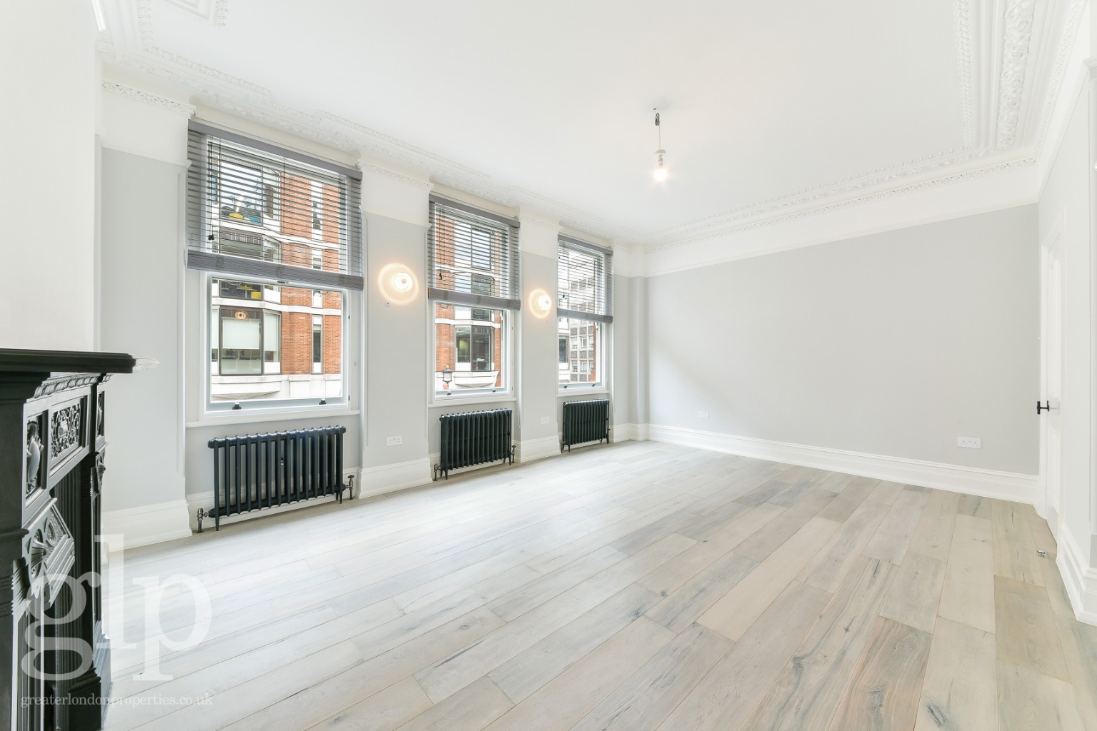 3 Bedroom Apartment, Shaftesbury Avenue, Soho, W1D