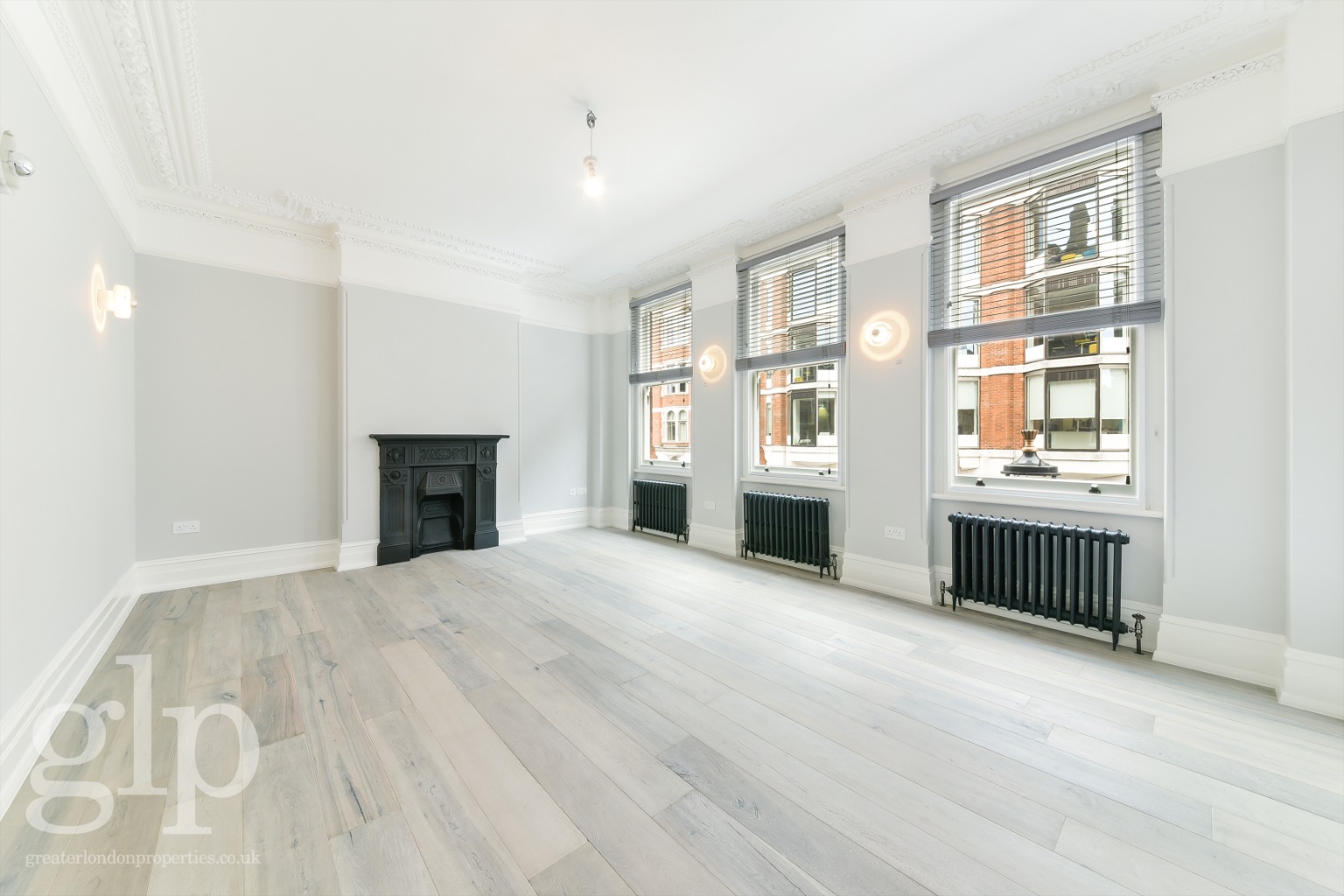 3 Bedroom Apartment, Shaftesbury Avenue, Soho, W1D