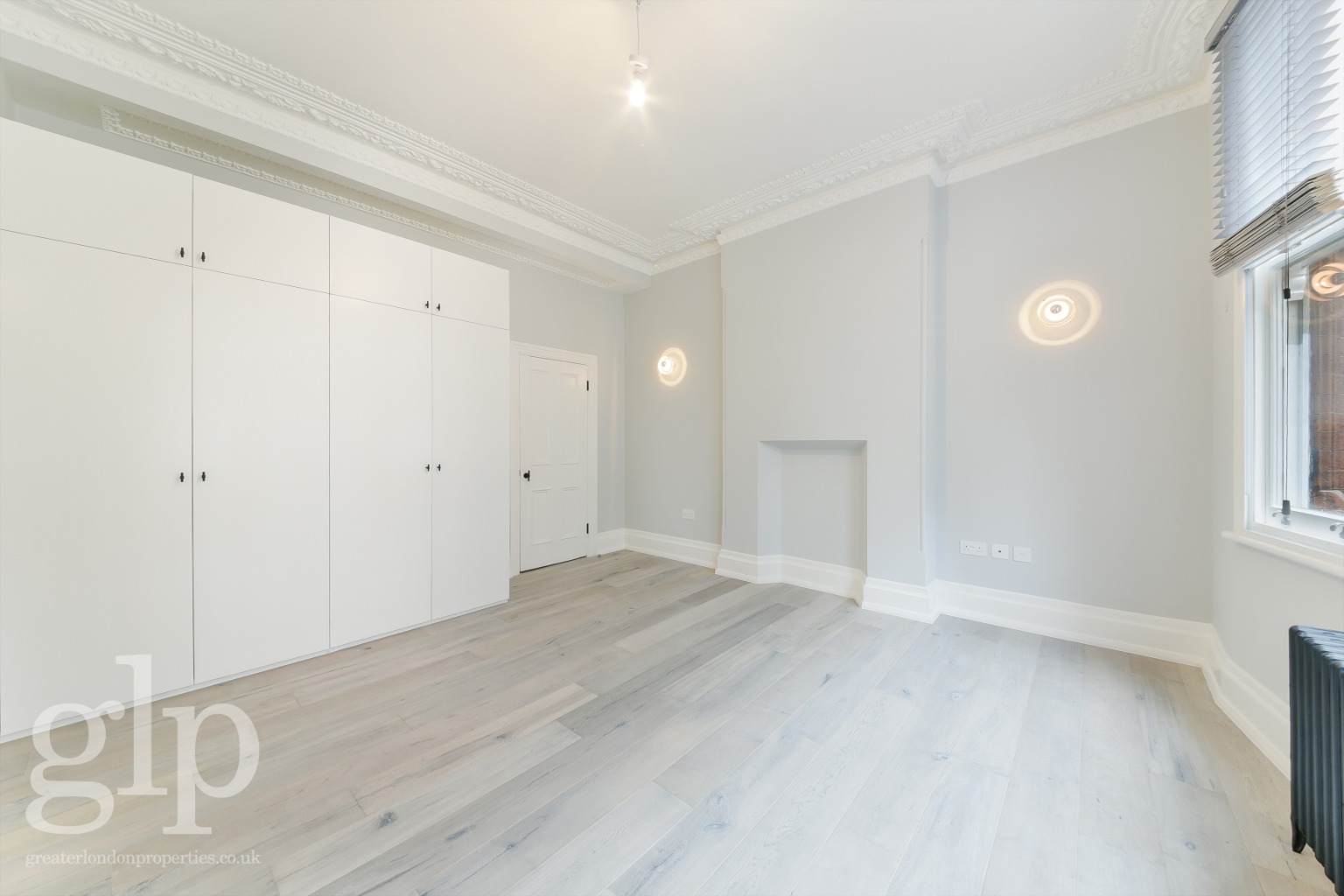 3 Bedroom Apartment, Shaftesbury Avenue, Soho, W1D
