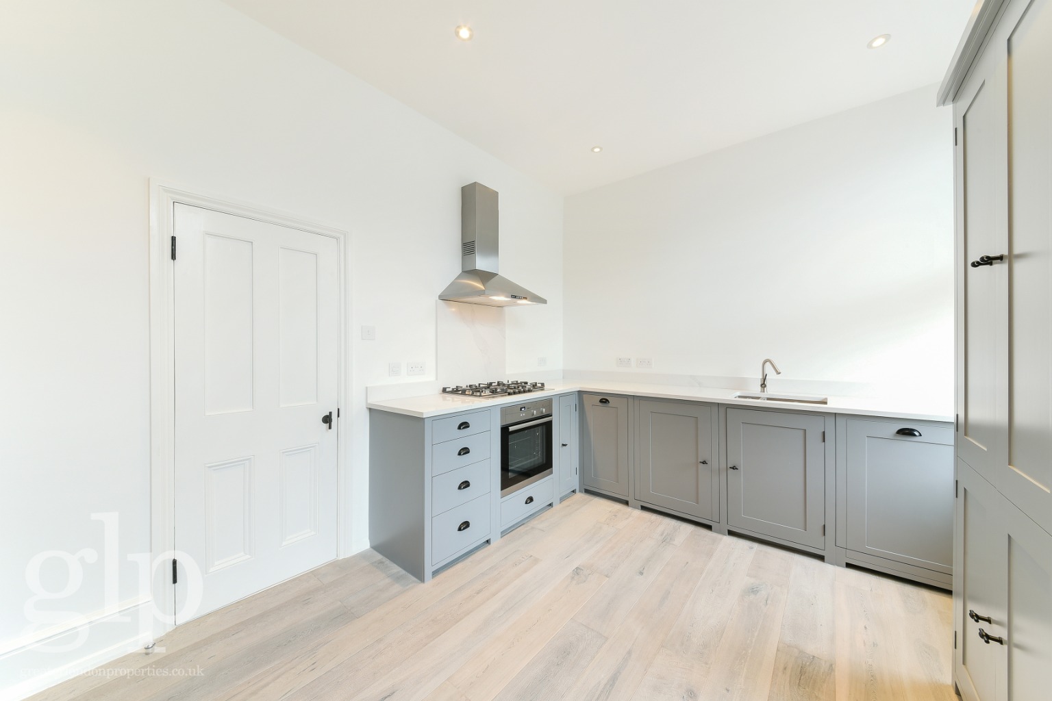 3 Bedroom Apartment, Shaftesbury Avenue, Soho, W1D