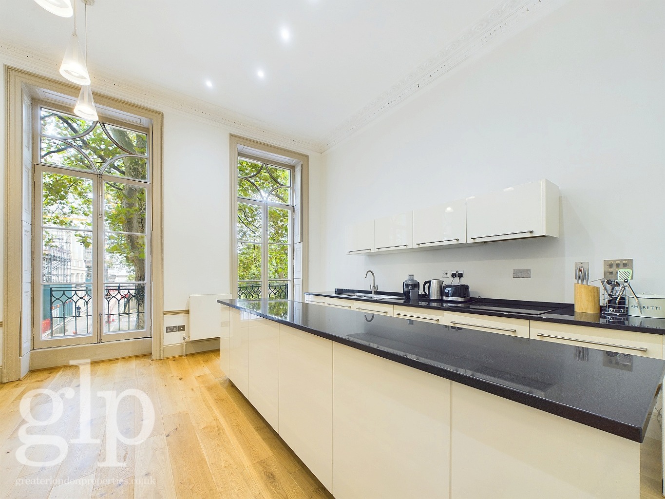 1 Bedroom Flat, Bloomsbury Square, Holborn, WC1