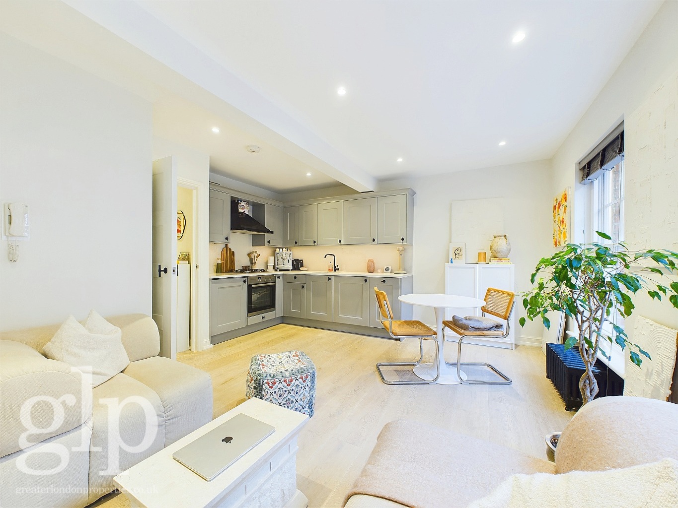 1 Bedroom Apartment, Earlham Street, Covent Garden, WC2H