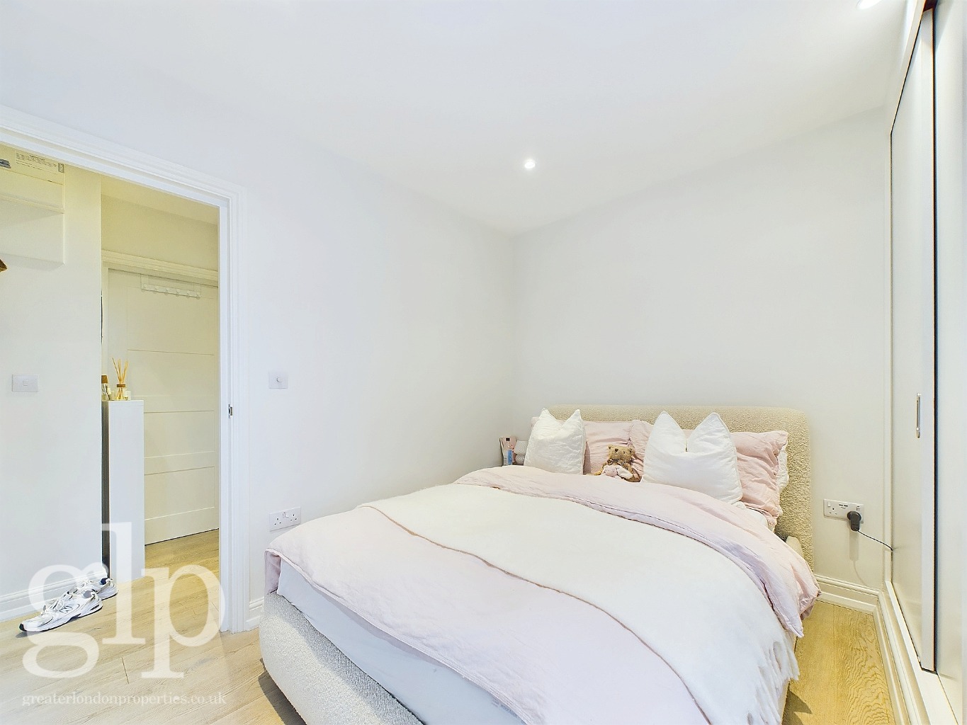 1 Bedroom Apartment, Earlham Street, Covent Garden, WC2H