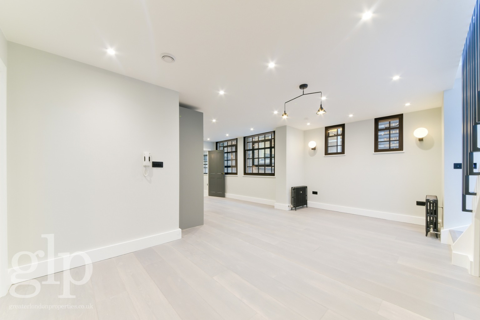 1 Bedroom Apartment, Beak Street, London, Soho,  W1F