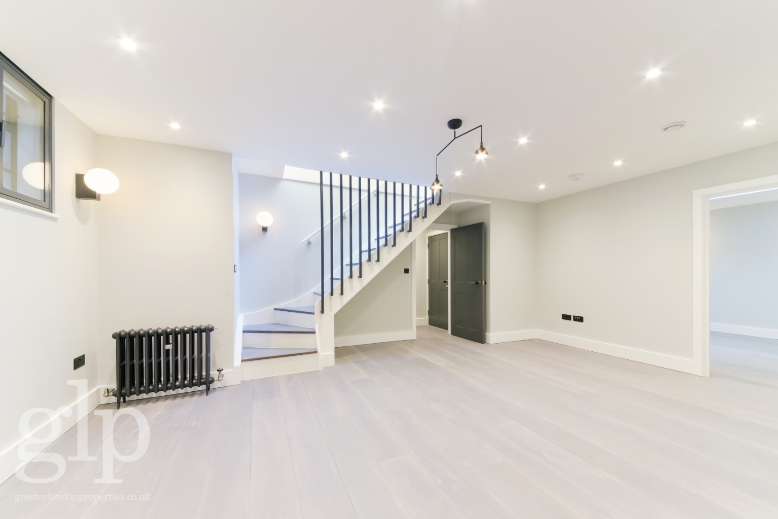 1 Bedroom Apartment, Beak Street, London, Soho,  W1F