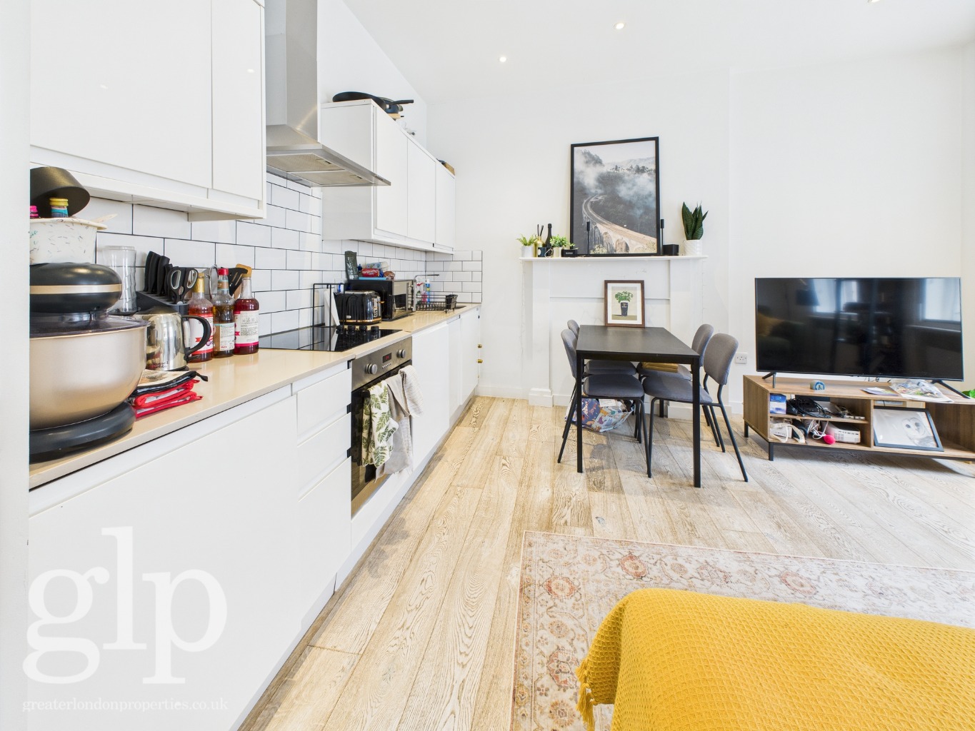 2 Bedroom Apartment, Shaftesbury Avenue, Soho, W1D