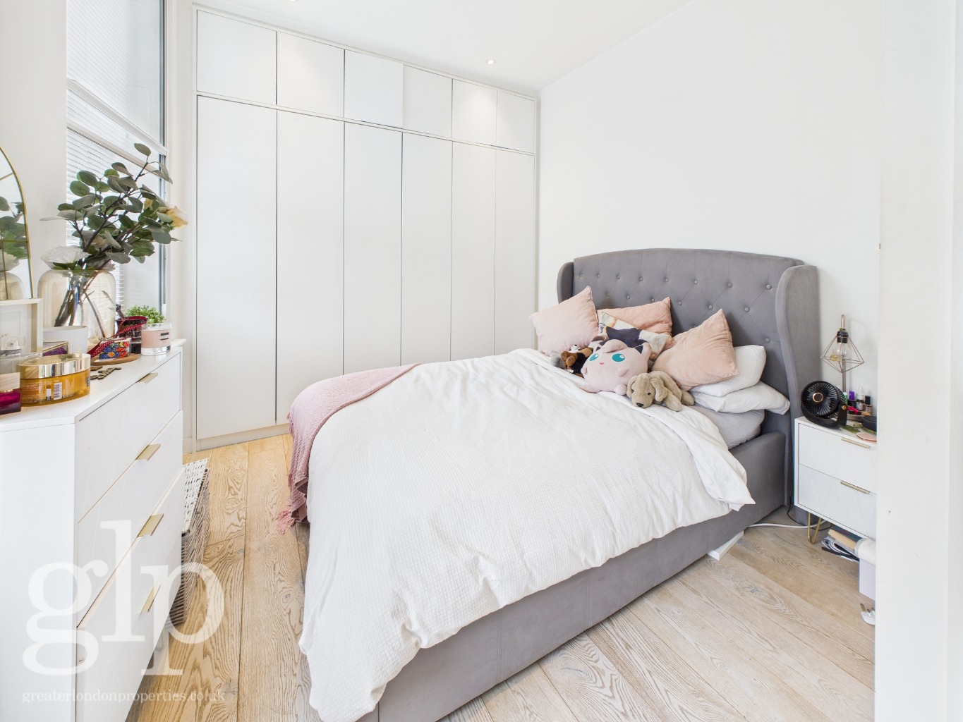 2 Bedroom Apartment, Shaftesbury Avenue, Soho, W1D