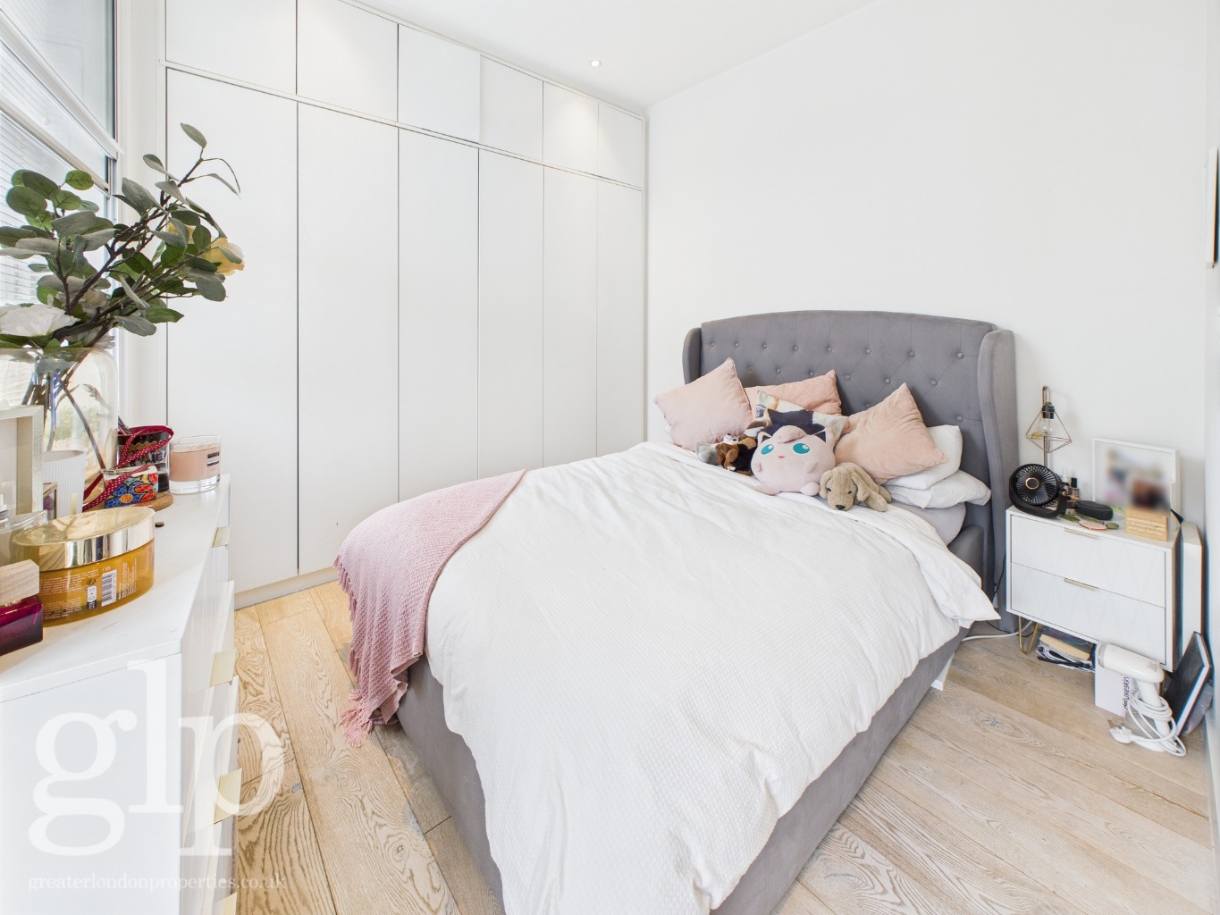 2 Bedroom Apartment, Shaftesbury Avenue, Soho, W1D