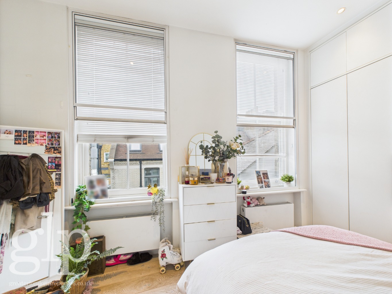 2 Bedroom Apartment, Shaftesbury Avenue, Soho, W1D