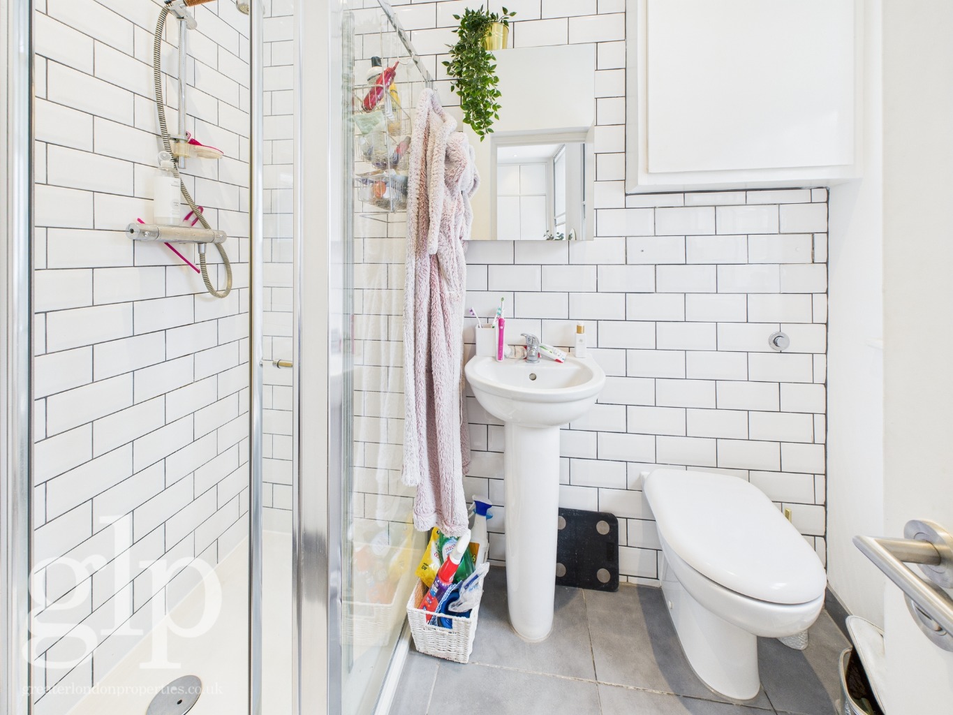 2 Bedroom Apartment, Shaftesbury Avenue, Soho, W1D