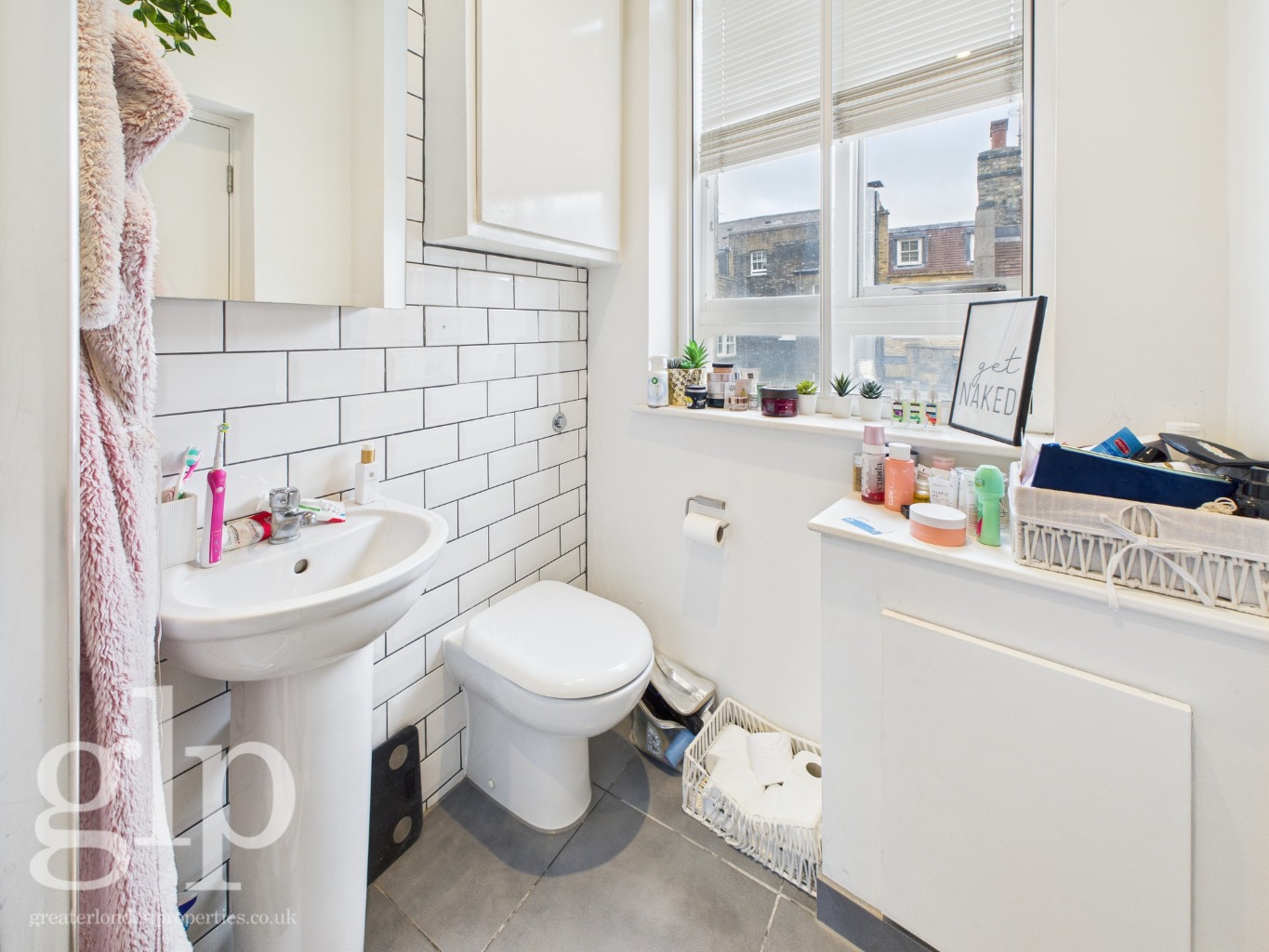 2 Bedroom Apartment, Shaftesbury Avenue, Soho, W1D