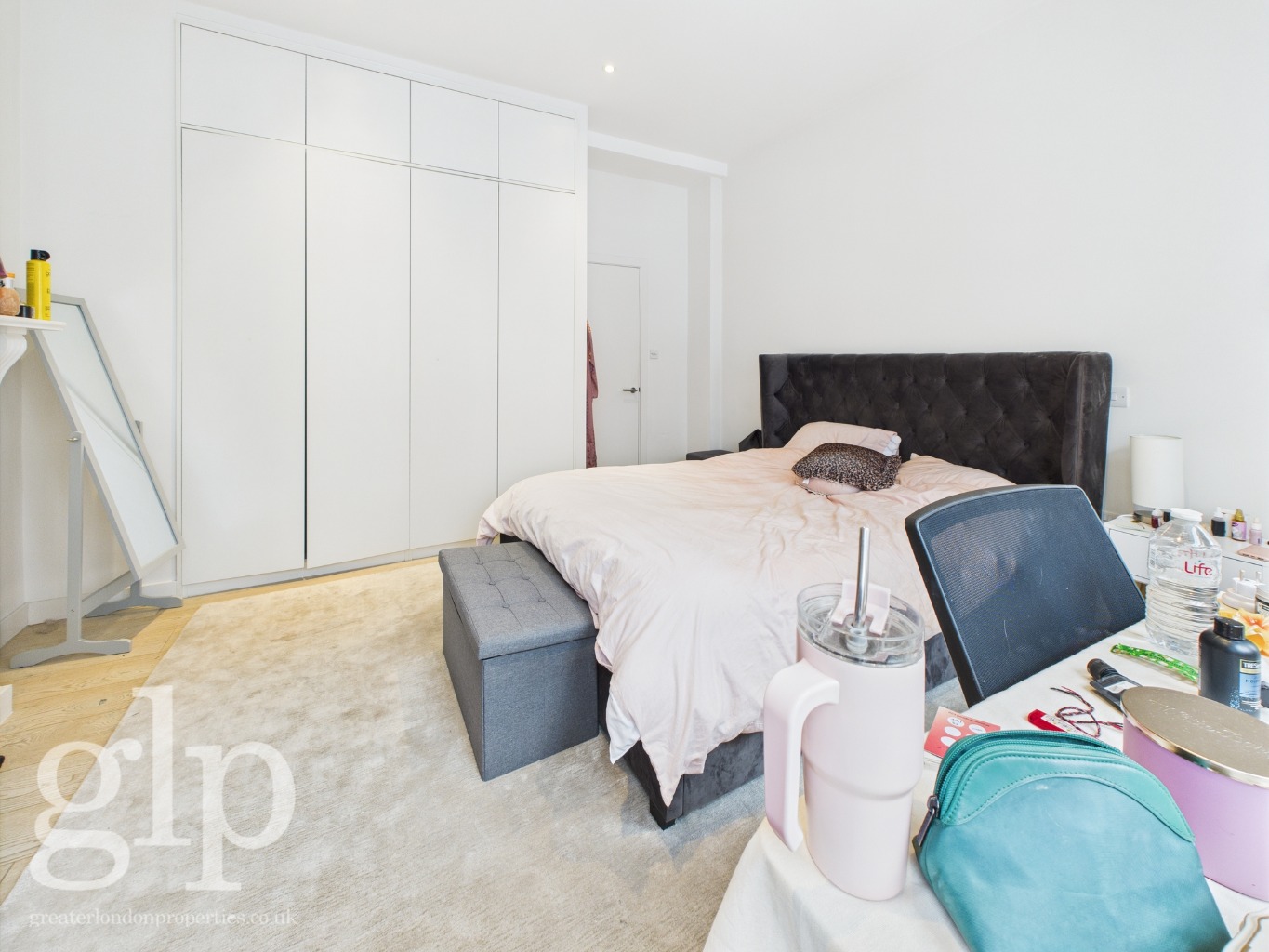 2 Bedroom Apartment, Shaftesbury Avenue, Soho, W1D