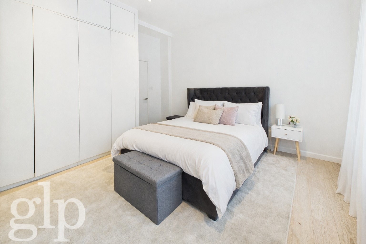 2 Bedroom Apartment, Shaftesbury Avenue, Soho, W1D